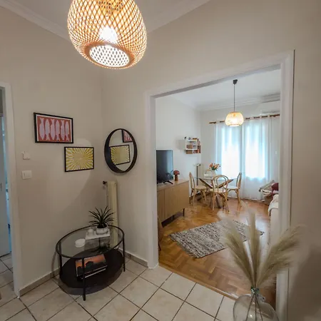 Sunny Nest, Stylish & Bright Urban Retreat *