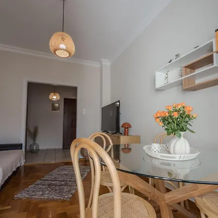 Sunny Nest, Stylish & Bright Urban Retreat