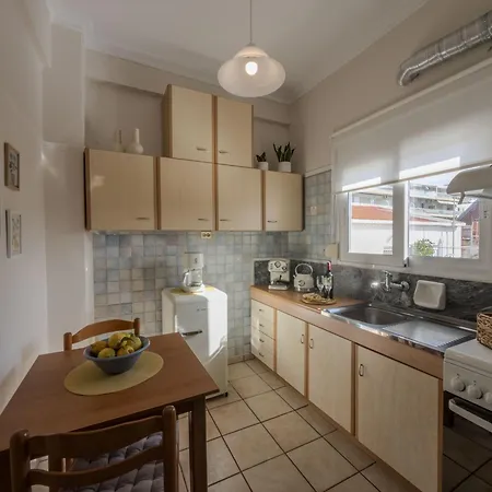 Sunny Nest, Stylish & Bright Urban Retreat *