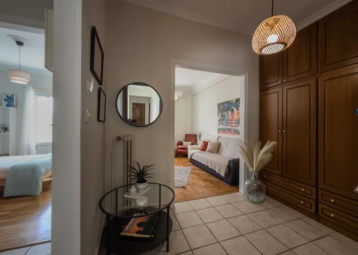 Sunny Nest, Stylish & Bright Urban Retreat Apartament