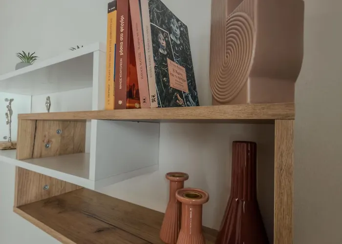 Sunny Nest, Stylish & Bright Urban Retreat *