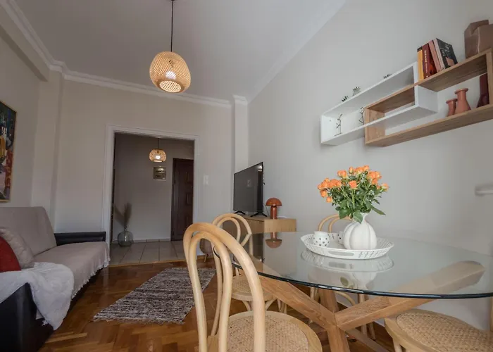 Sunny Nest, Stylish & Bright Urban Retreat