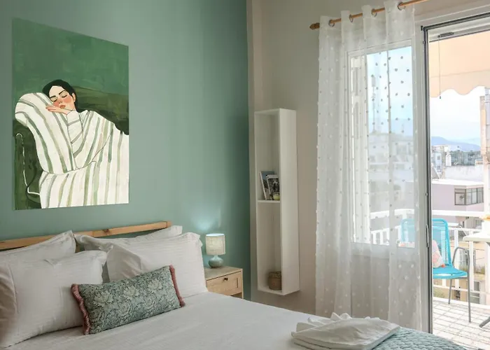 Sunny Nest, Stylish & Bright Urban Retreat * Chania (Crete)