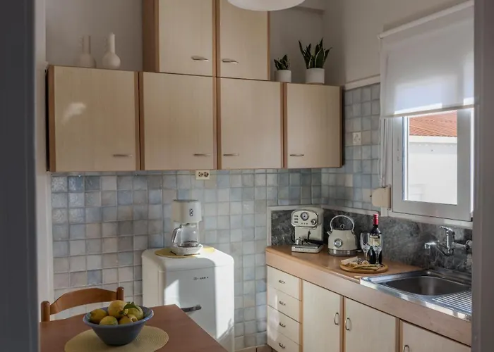 Sunny Nest, Stylish & Bright Urban Retreat * Chania (Crete)