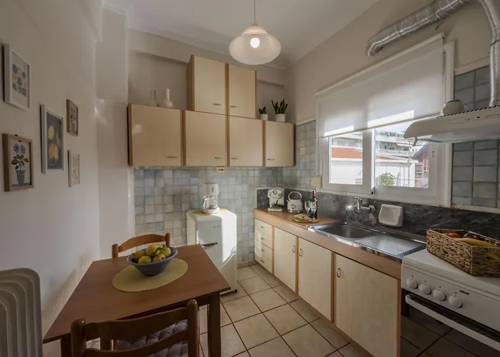 Sunny Nest, Stylish & Bright Urban Retreat *