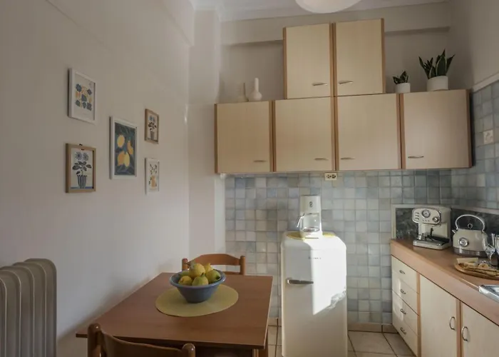 Sunny Nest, Stylish & Bright Urban Retreat * Chania (Crete)