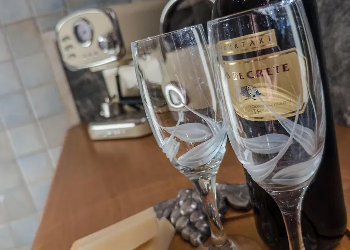 Sunny Nest, Stylish & Bright Urban Retreat * Χανιά