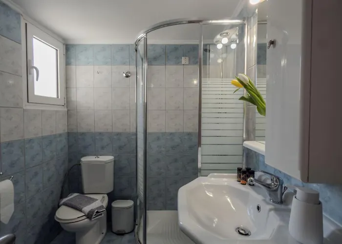 Sunny Nest, Stylish & Bright Urban Retreat Apartament